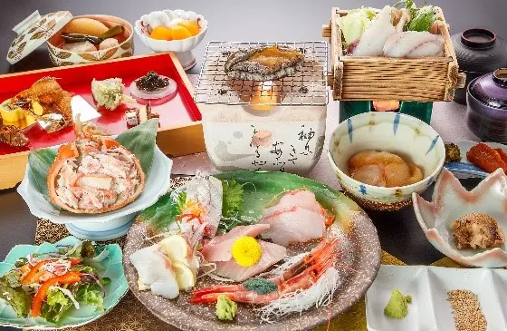 佐渡島の魅力が詰まった豪華な料理も堪能できる