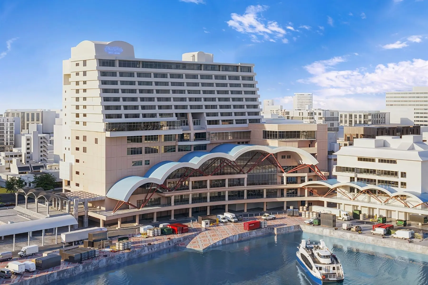 那覇の海と空を望む解放感あふれる立地