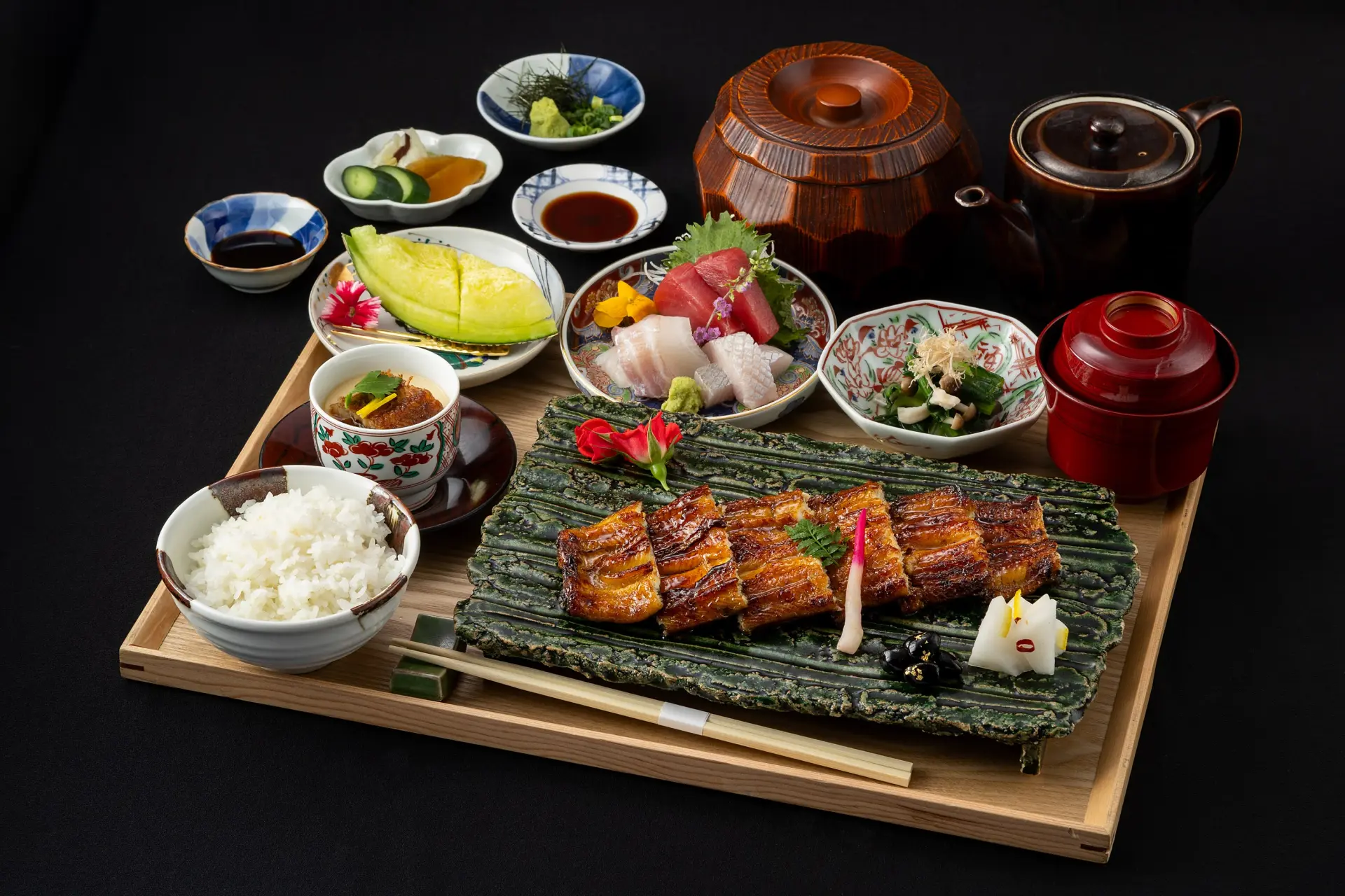 以炭香迷人之鰻魚作為主角的奢侈御膳