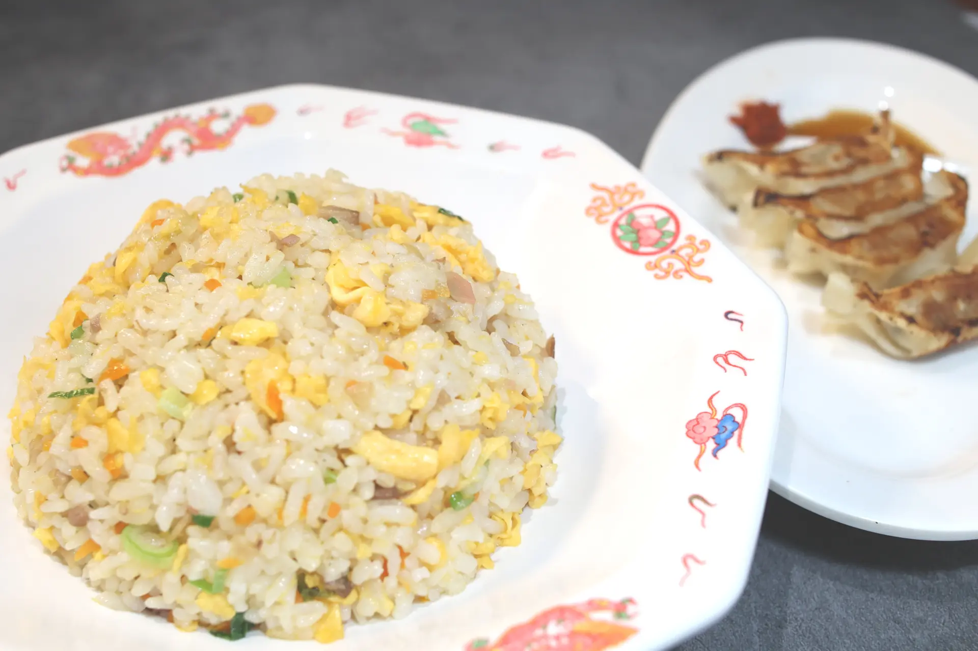 「满足套餐（満足セット）」包含经典副餐