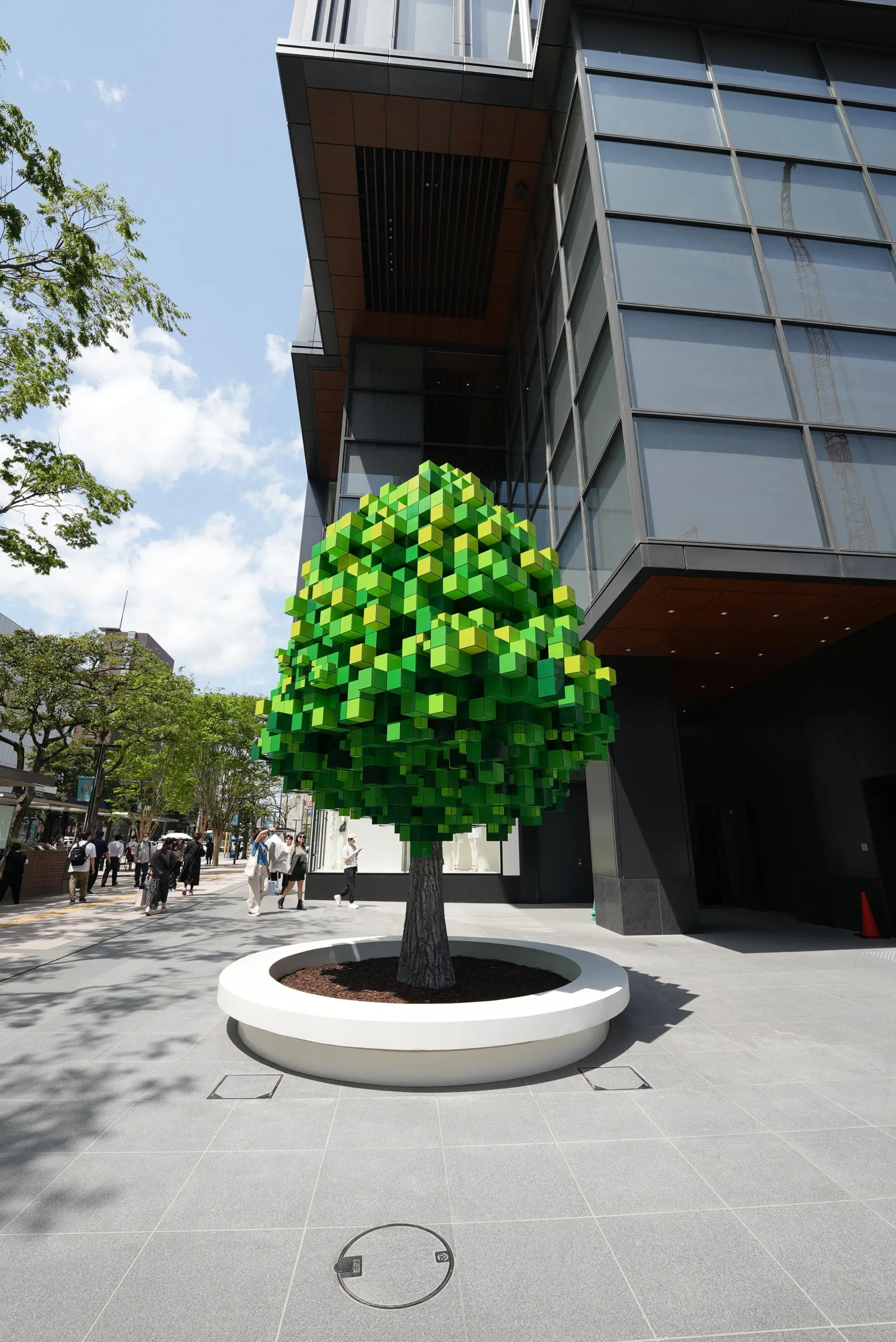 「像素樹 Pixel Tree」是「ONE FUKUOKA BLDG.」前最熱門的拍照熱點