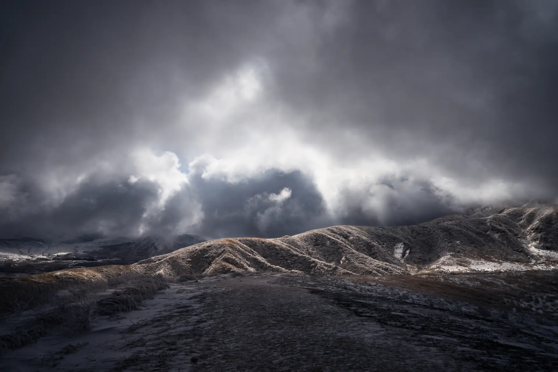 In bad weather, the tour may be suspended.