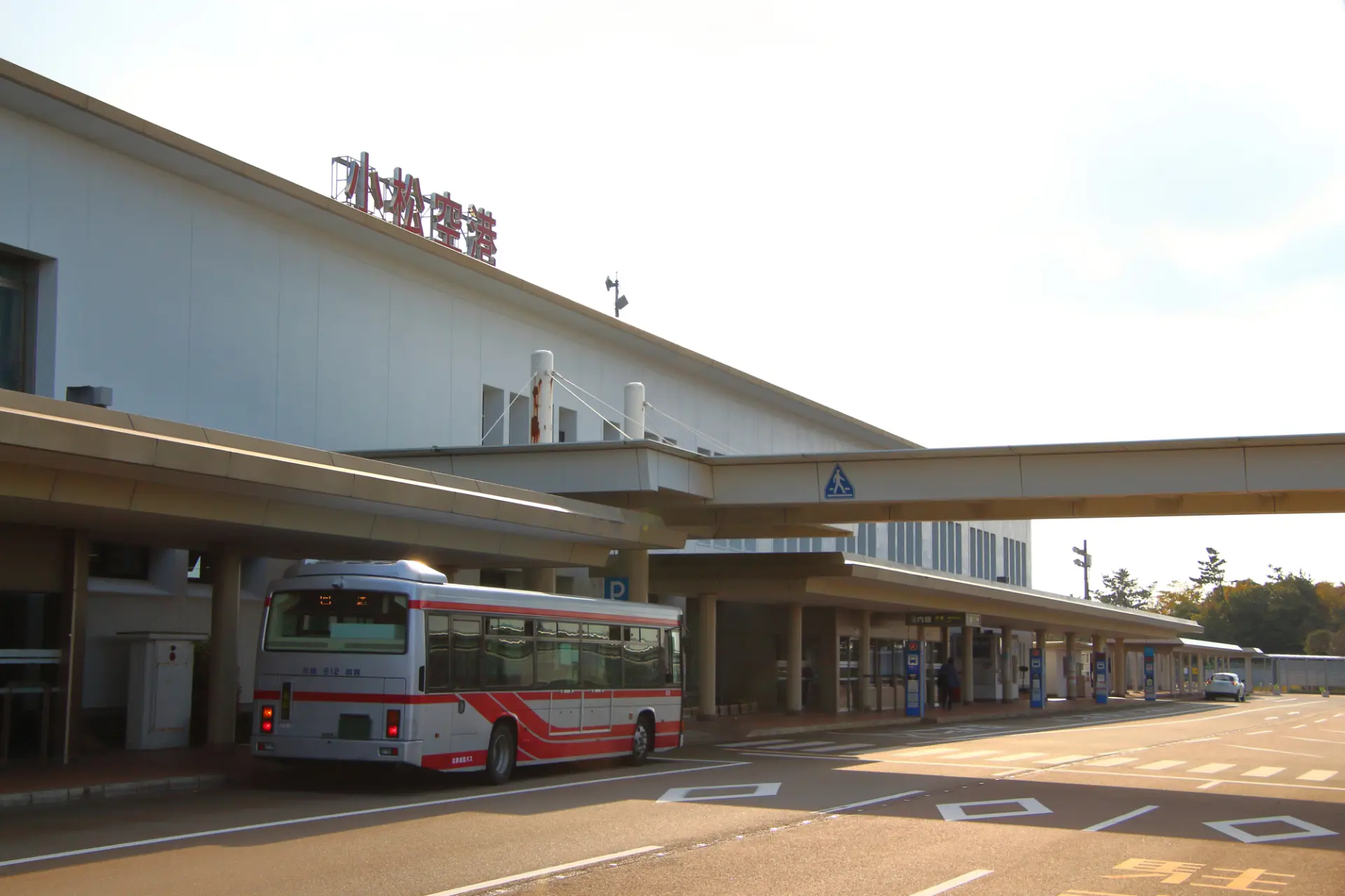 空港から金沢駅まで直行できるリムジンバス