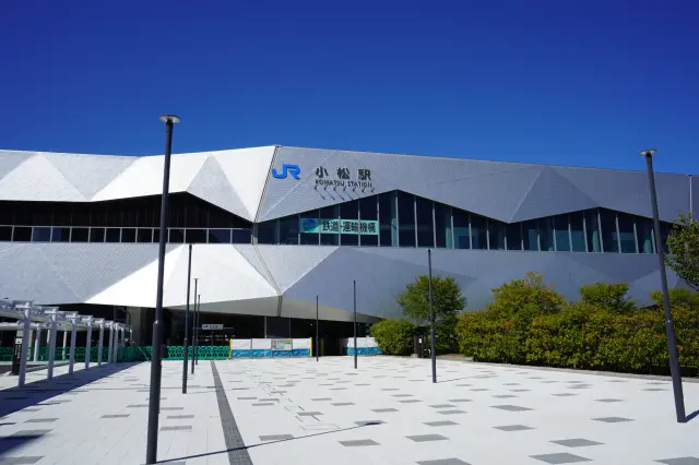 距離小松機場最近的車站：小松站