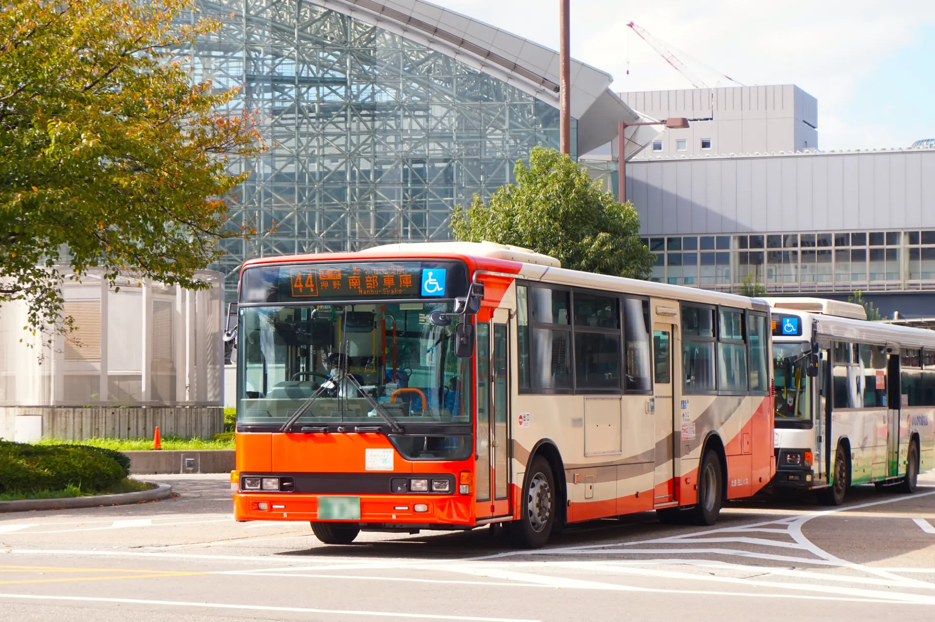 コンパクトな金沢市内はバスと徒歩で充分に巡れる