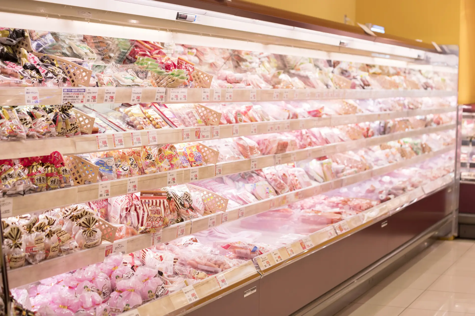 不只生肉,加工肉與含肉泡麵也建議避免攜帶