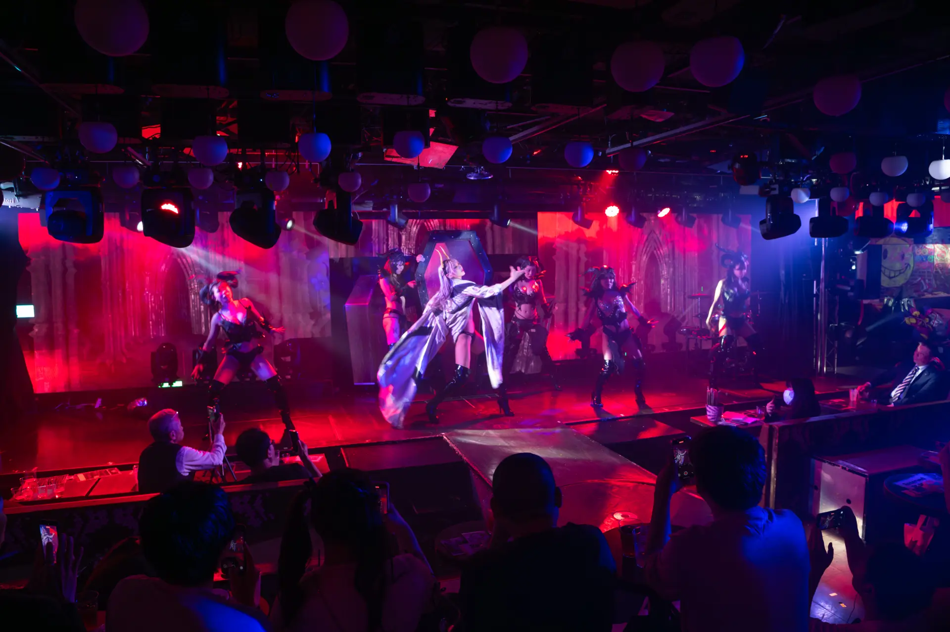 舞台正下方的座位震撼力十足