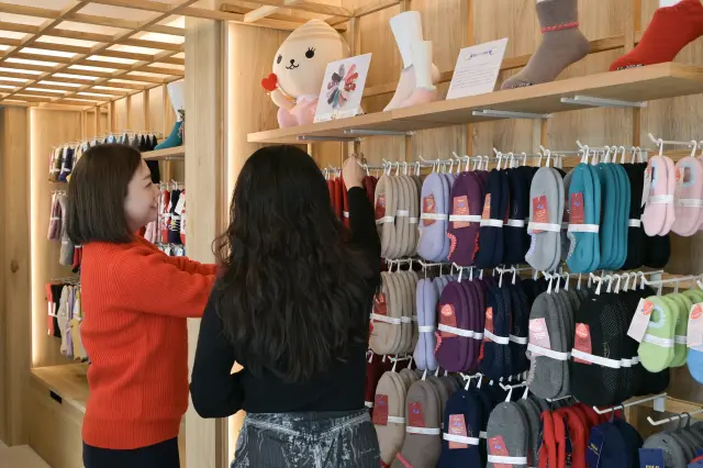 一雙好襪讓逛街更舒適！在日本百年品牌「naigai鎌倉店」尋找最適合自己的一款〜