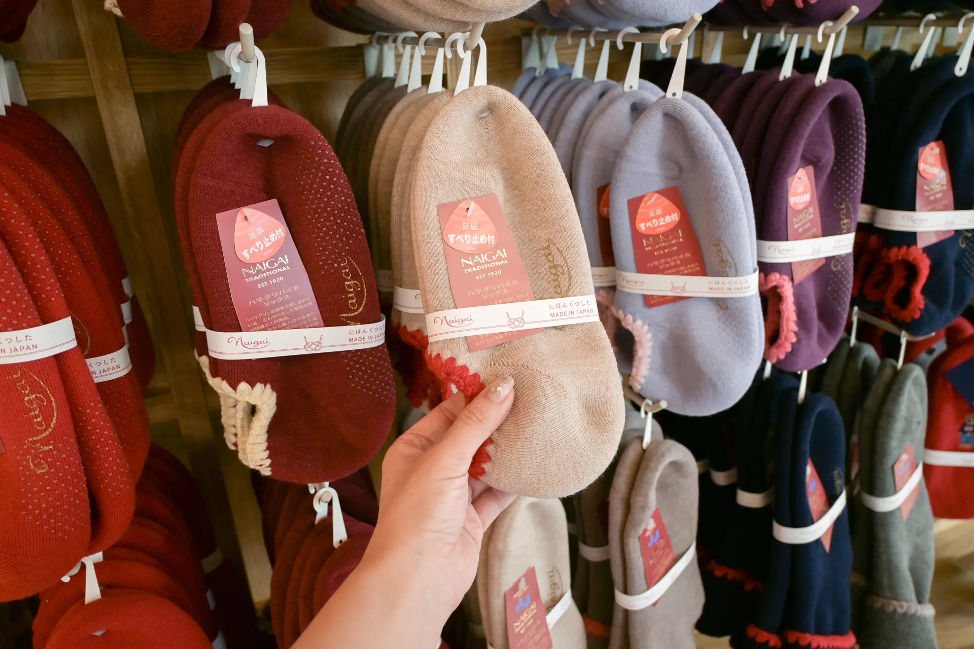 穿起來柔軟舒適的居家襪是冬季人氣商品