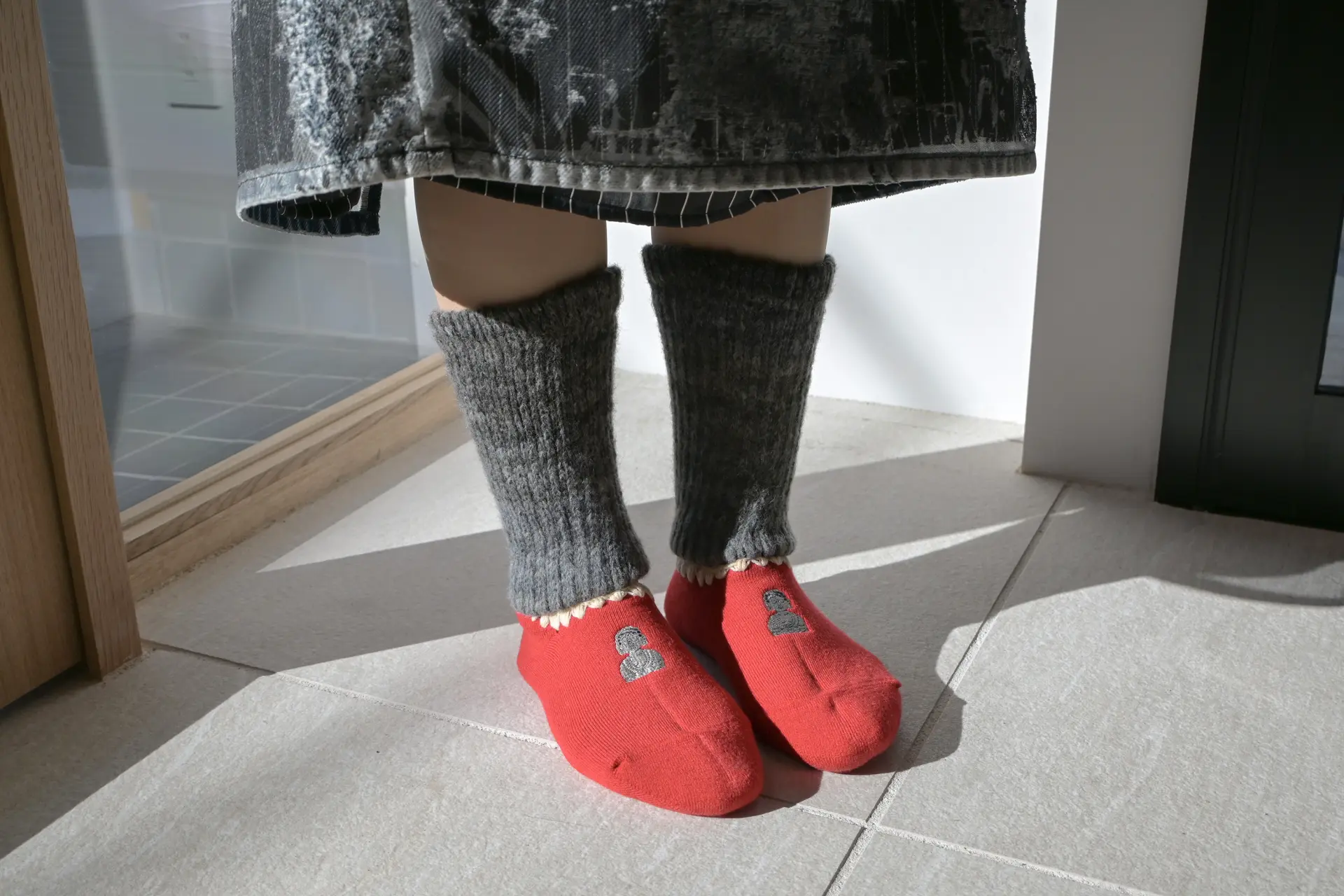 搭配「蛤蜊絨毛襪（ハマグリパイルソックス）」的組合也廣受歡迎