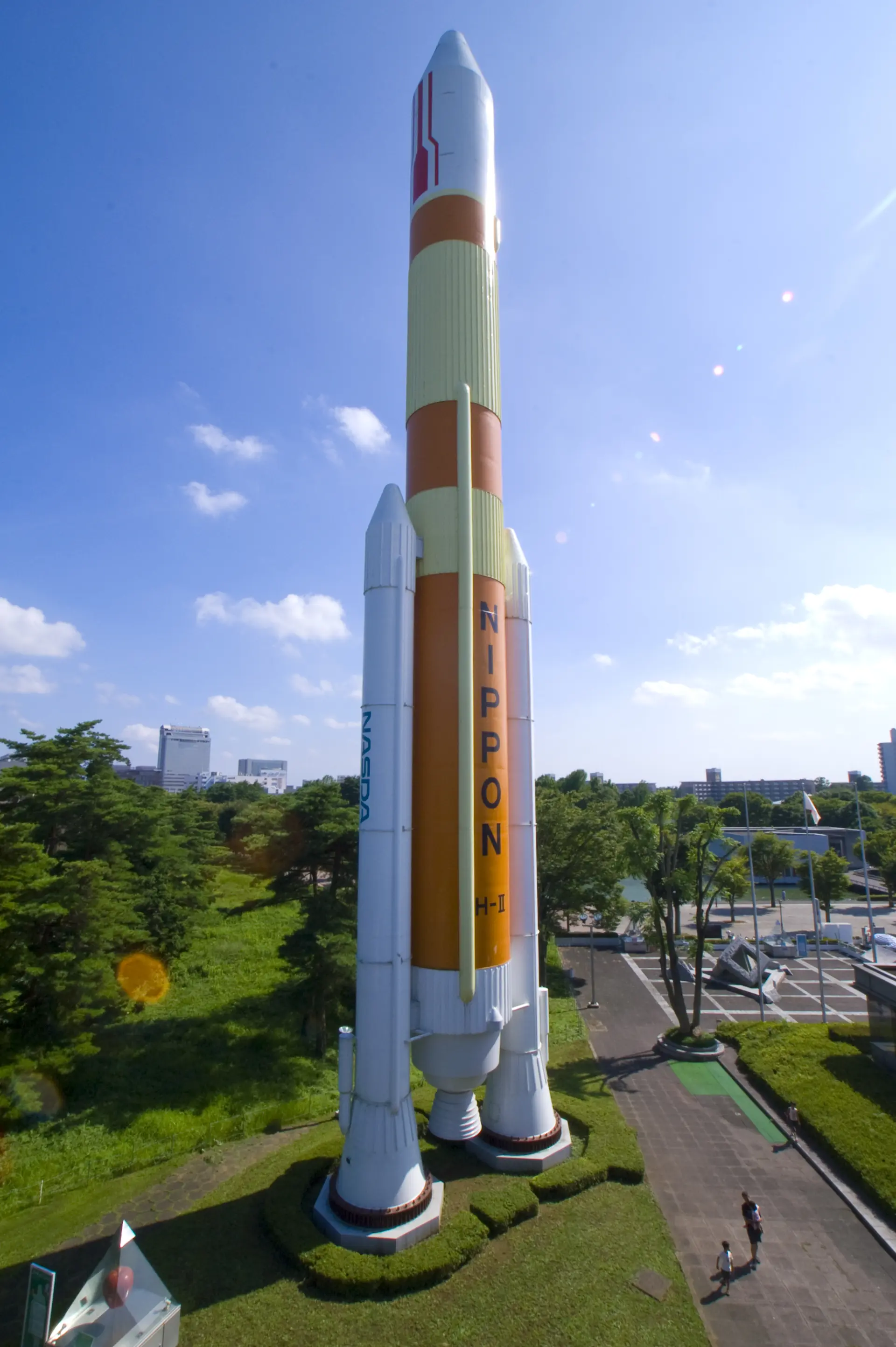 H-Ⅱロケットの実物大模型がシンボル