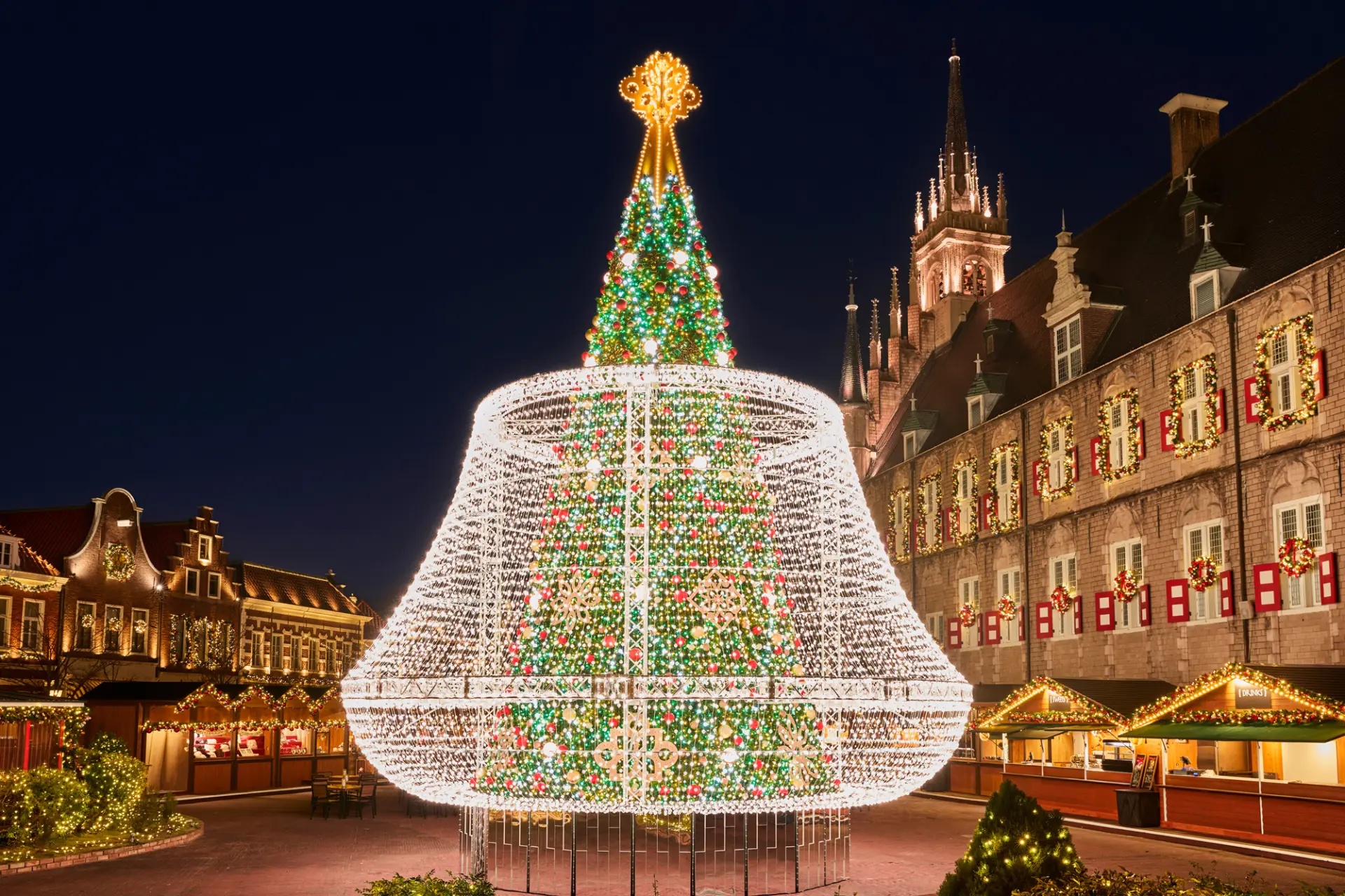 シンボルツリー「グランド・シャンデリアツリー」