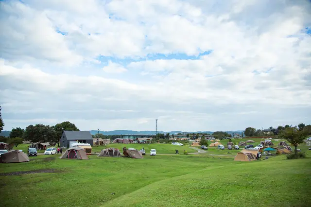 好きな場所でキャンプを楽しめるフリーサイト