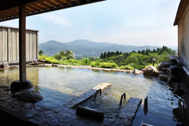 妙高山の大パノラマを眺めながらの贅沢な湯あみ