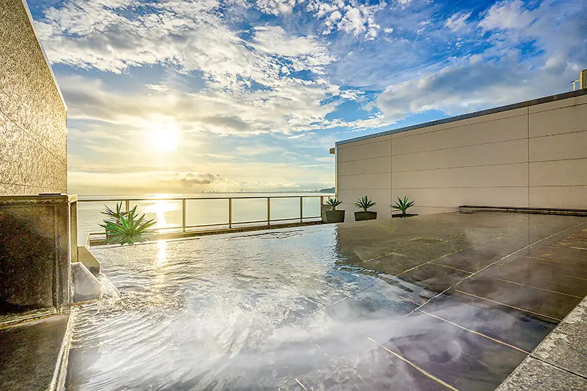 神秘的な朝焼けを眺めながらの入浴もお勧め