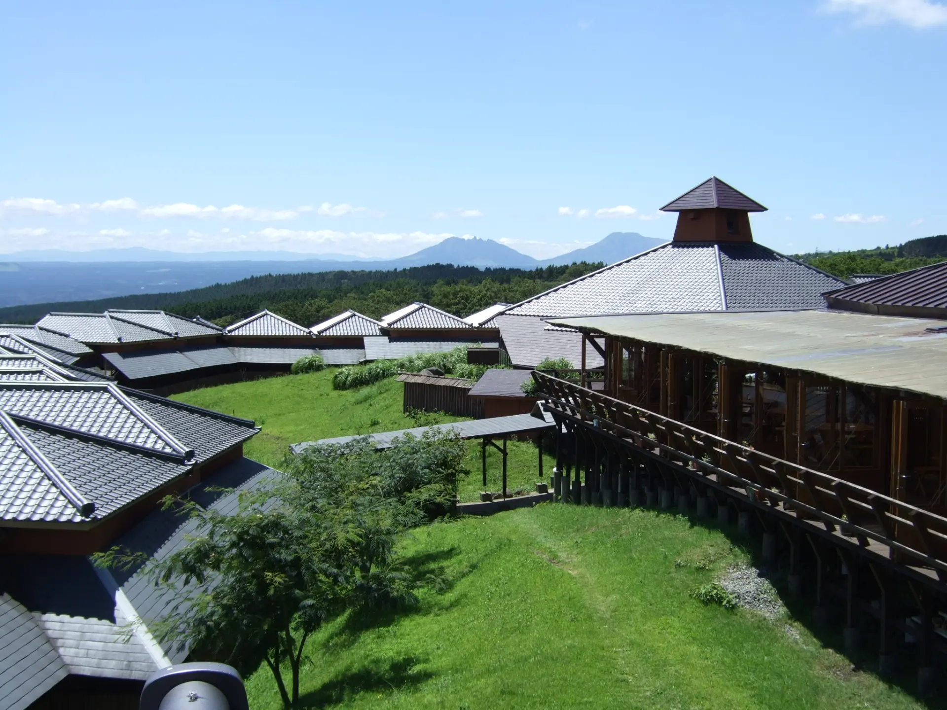 高原と星空が奏でる癒しの楽園