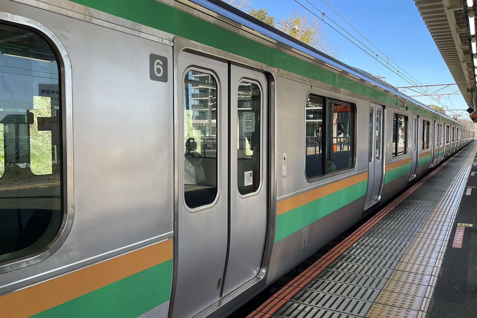 普通列車を使った場合、東京からの所要時間は1時間35分〜1時間46分程度