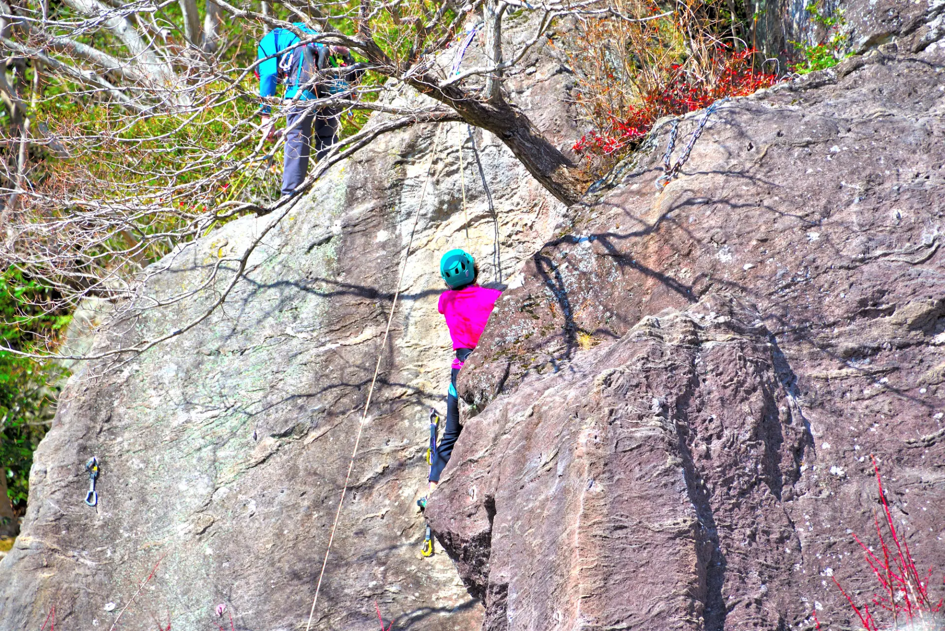 冬から春にかけては、ロッククライミングのベストシーズン