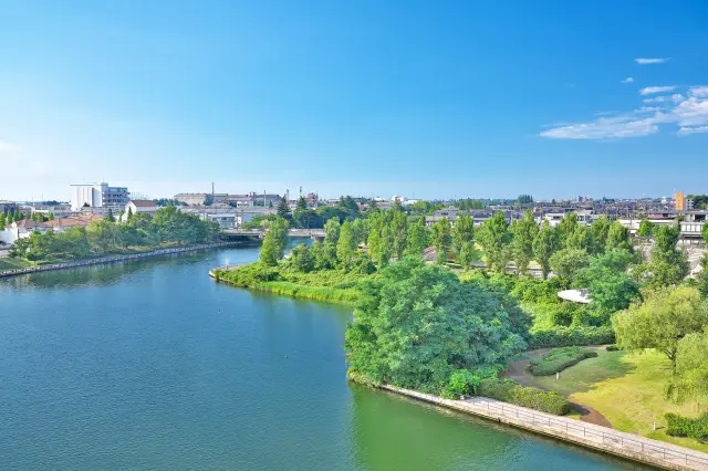 豊かな水と自然景観が楽しめる都市公園