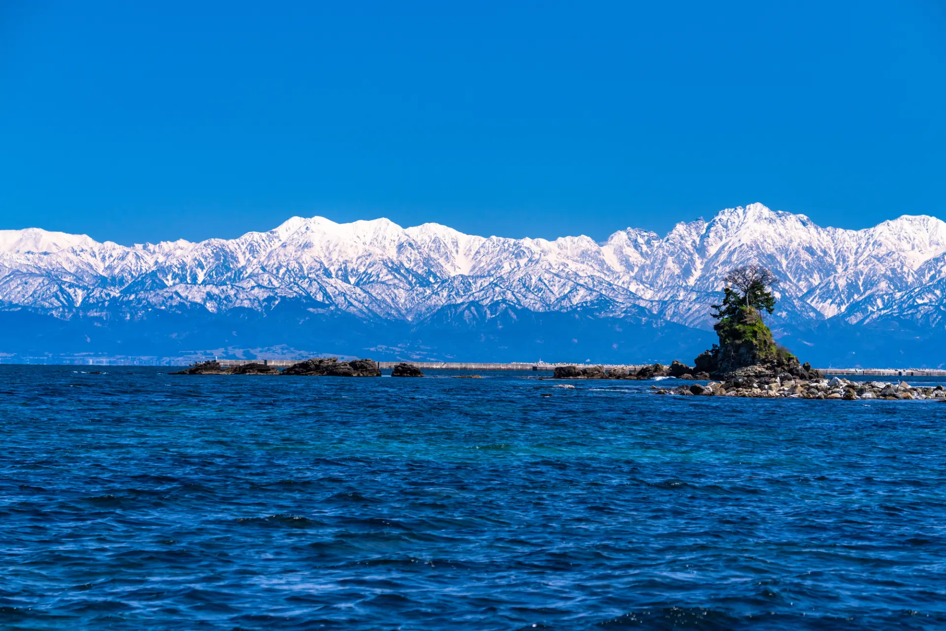 3,000ｍ級の立山連峰を望む景勝地