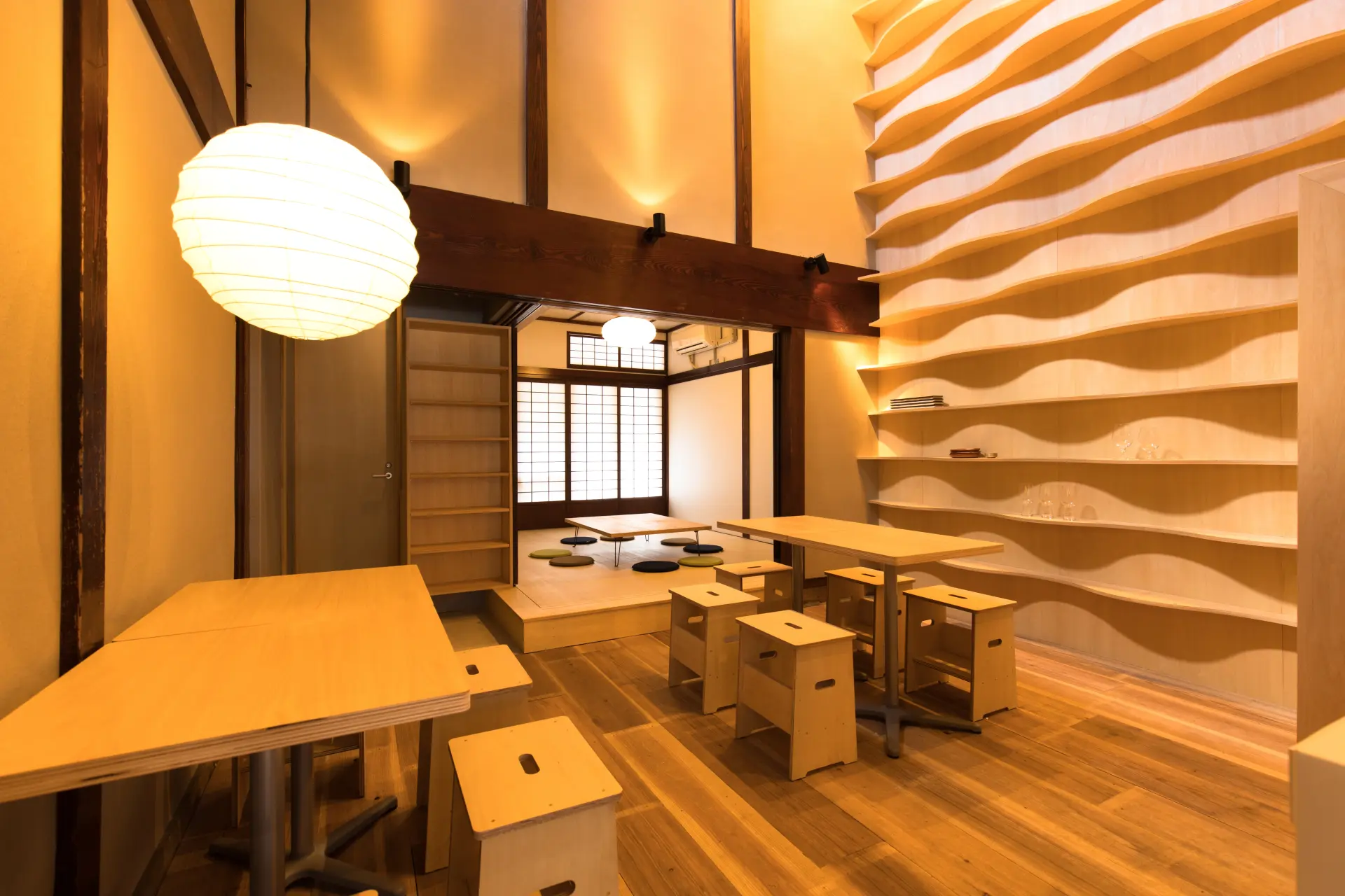 昆布をモチーフにしたデザインが随所に施されている店内