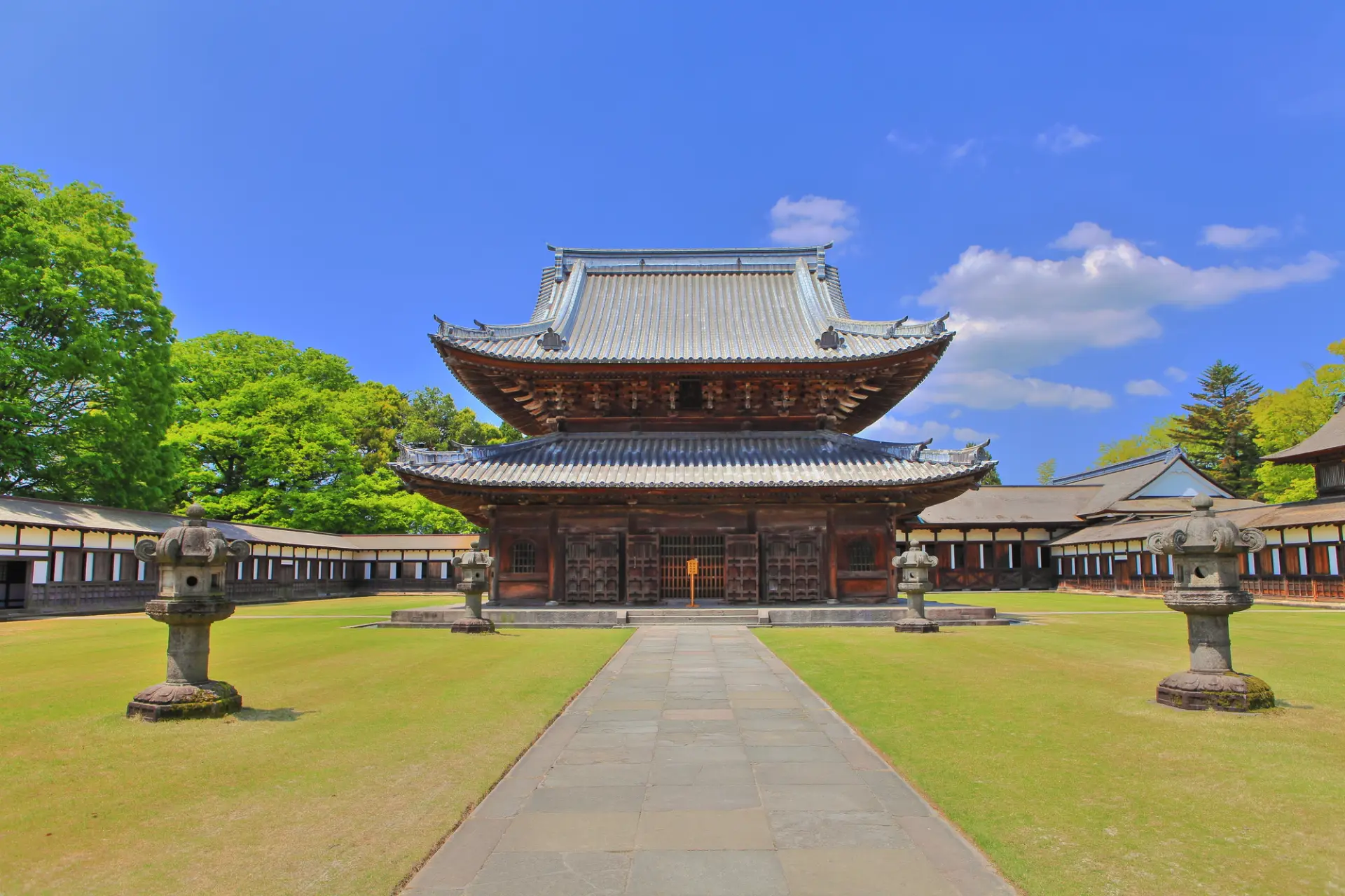 仏殿をはじめとする国宝や、国の重要文化財など見どころが多い