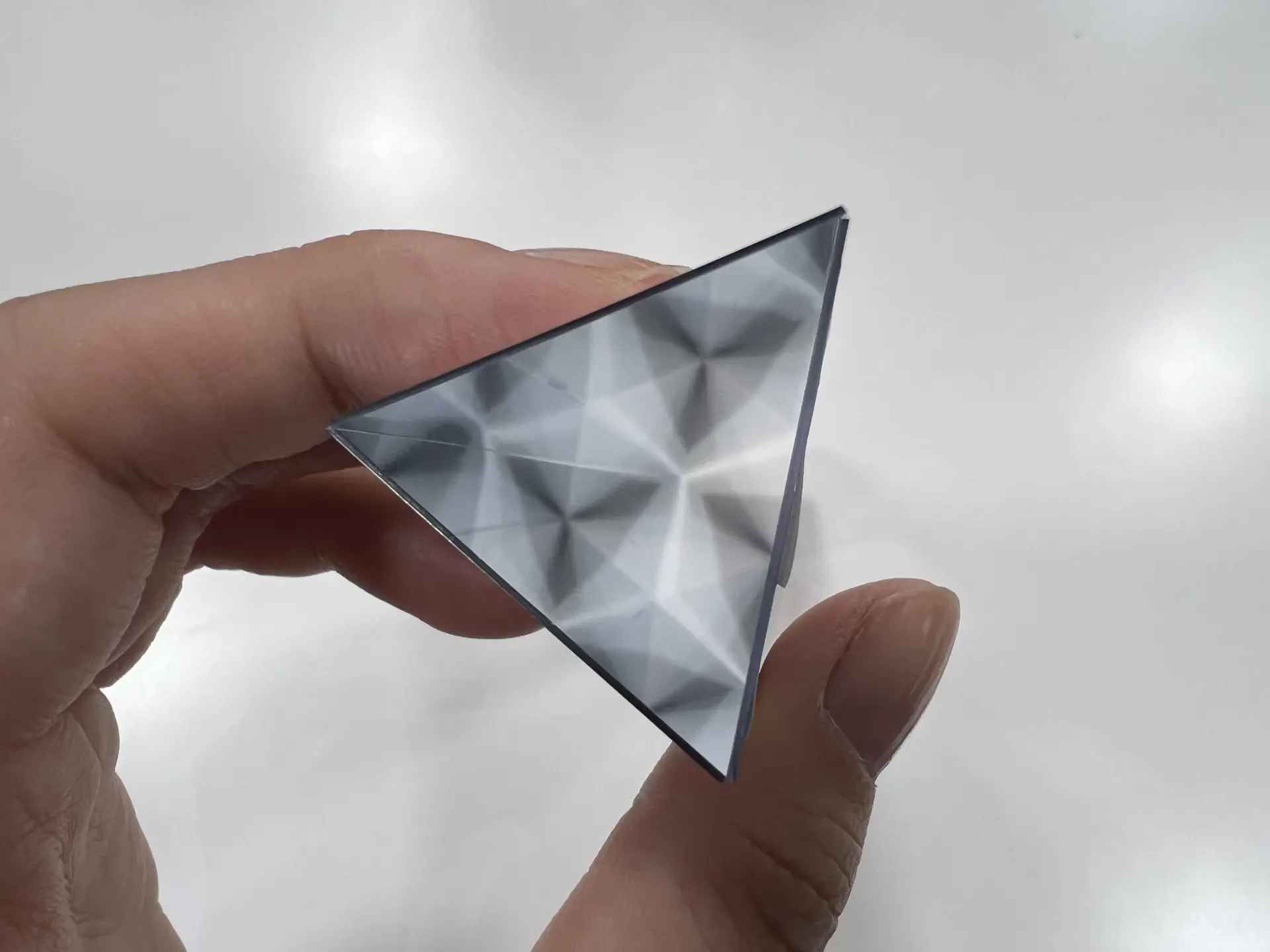 映像がきれいな正三角形になるように作る