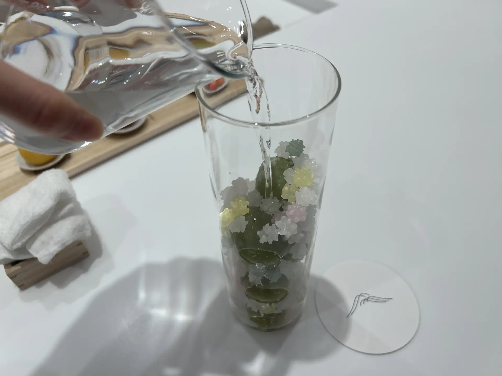 ホワイトラムを注ぐ