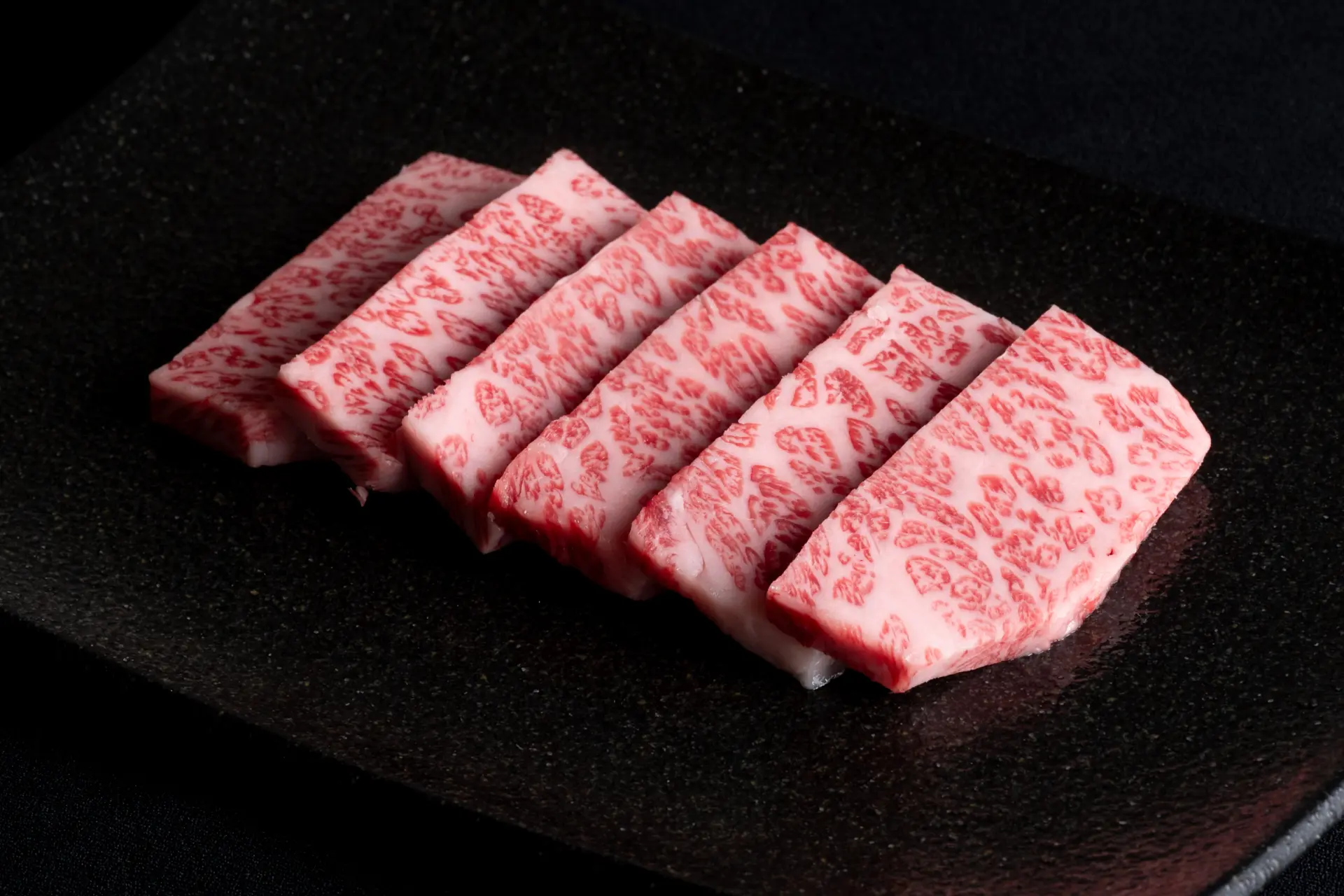 細膩油花、柔軟肉質、入口即化的「佐賀牛」