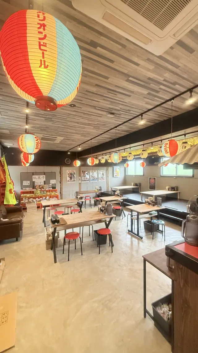 店內充滿開放感，寬敞舒適