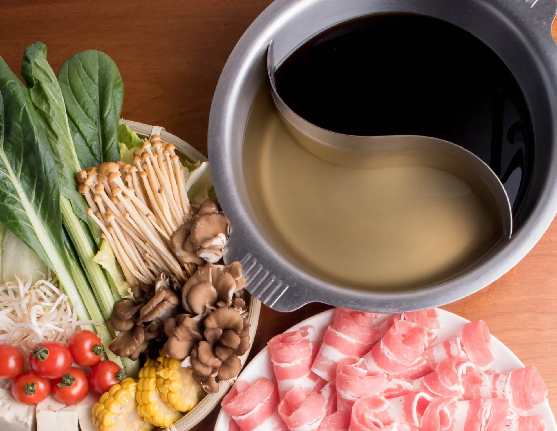 每日店內現熬的講究湯底可任選兩款