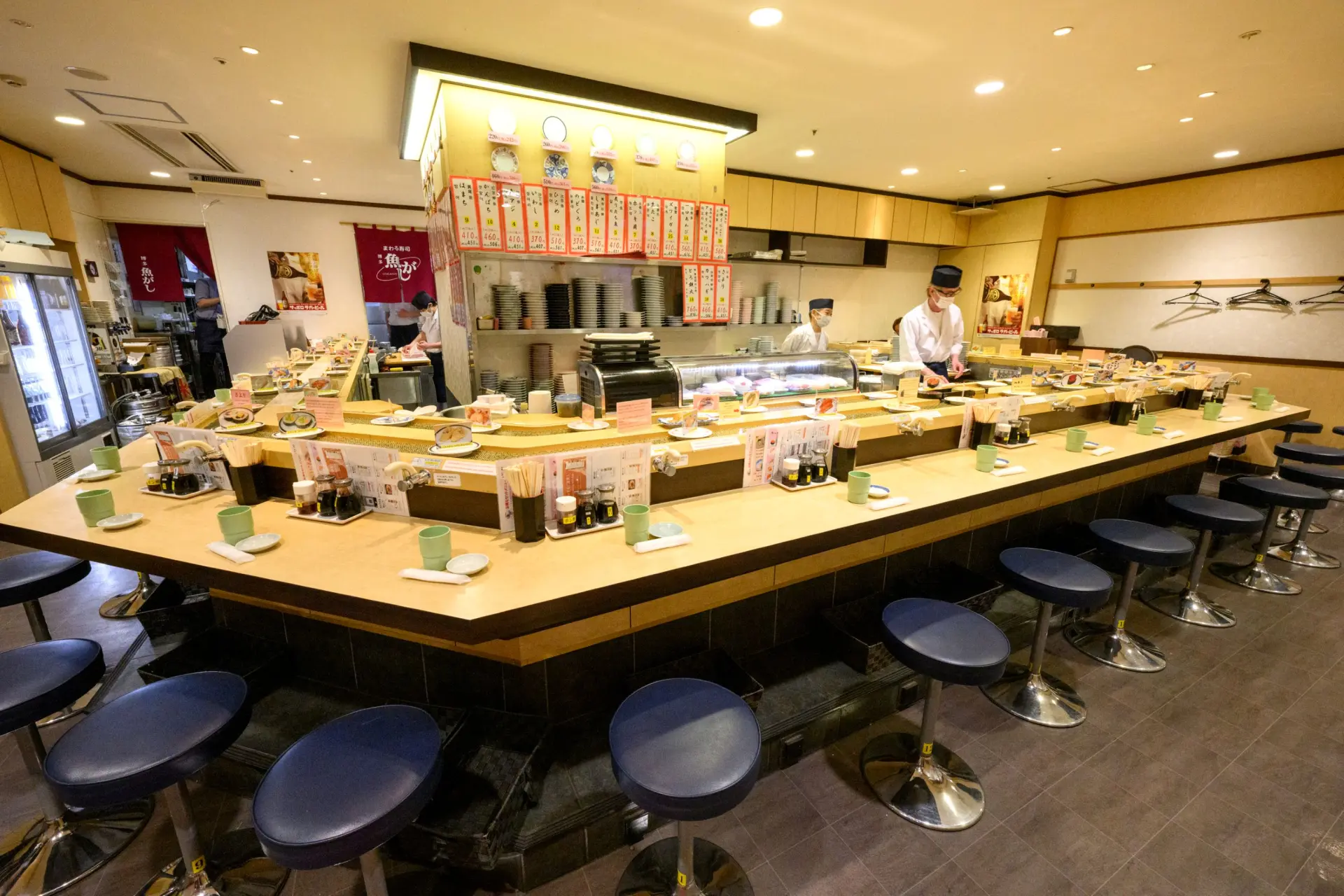 吧檯座位能近距離觀看職人手藝