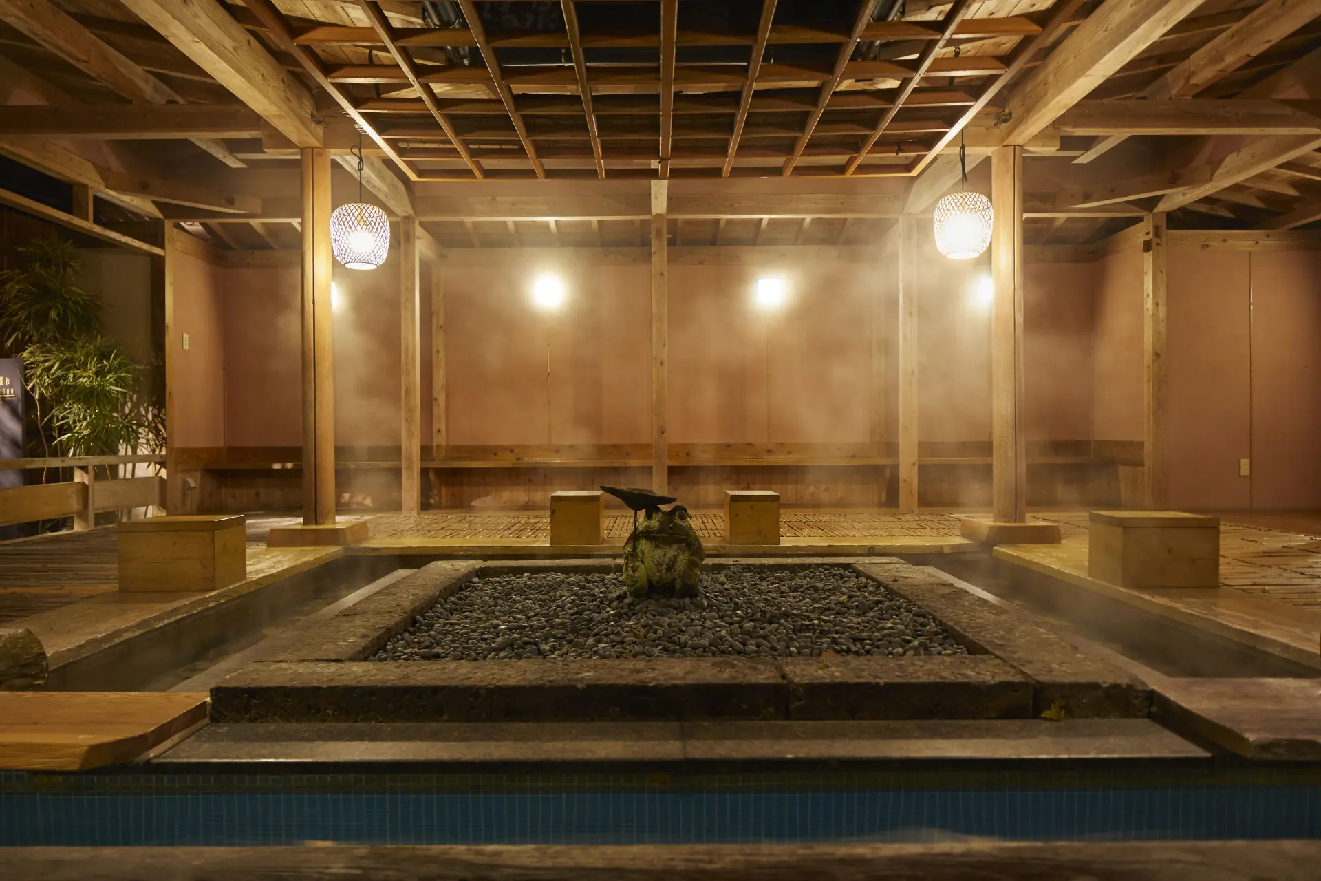 15種類の湯処があり、足湯も楽しめる