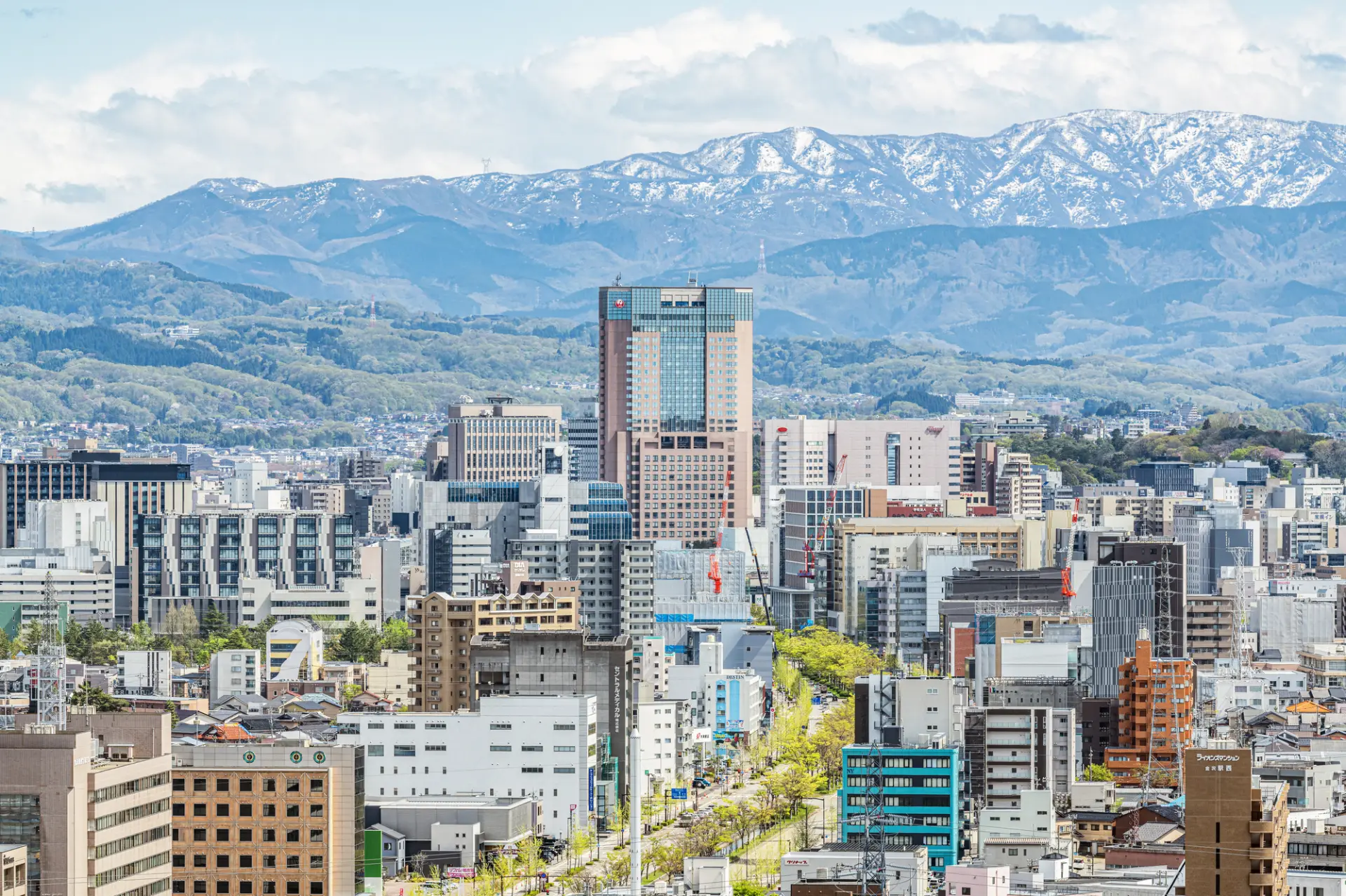 最適な拠点選びで、金沢旅はもっと快適に