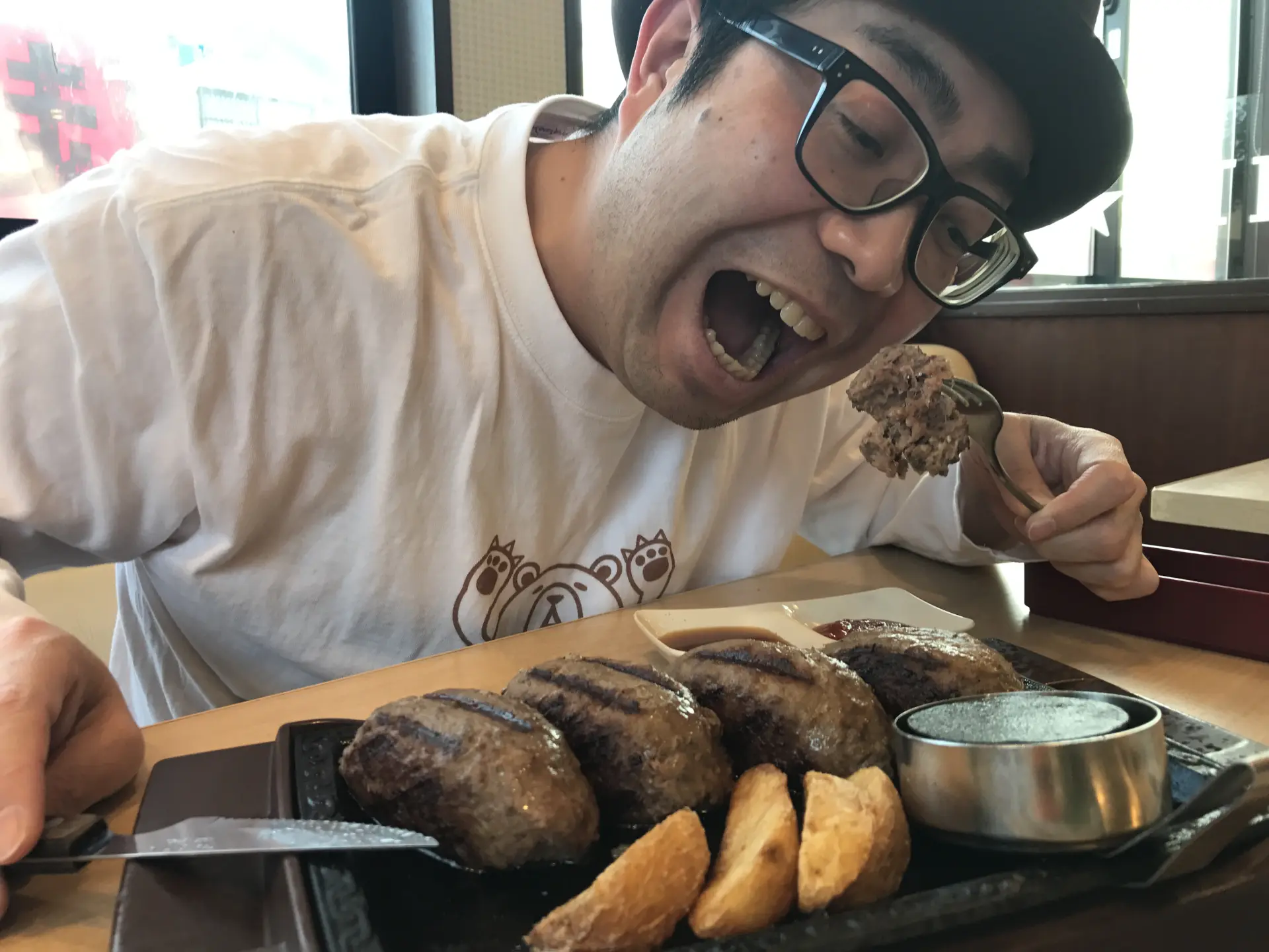 これまでに食べたハンバーグは、累計4,000食!