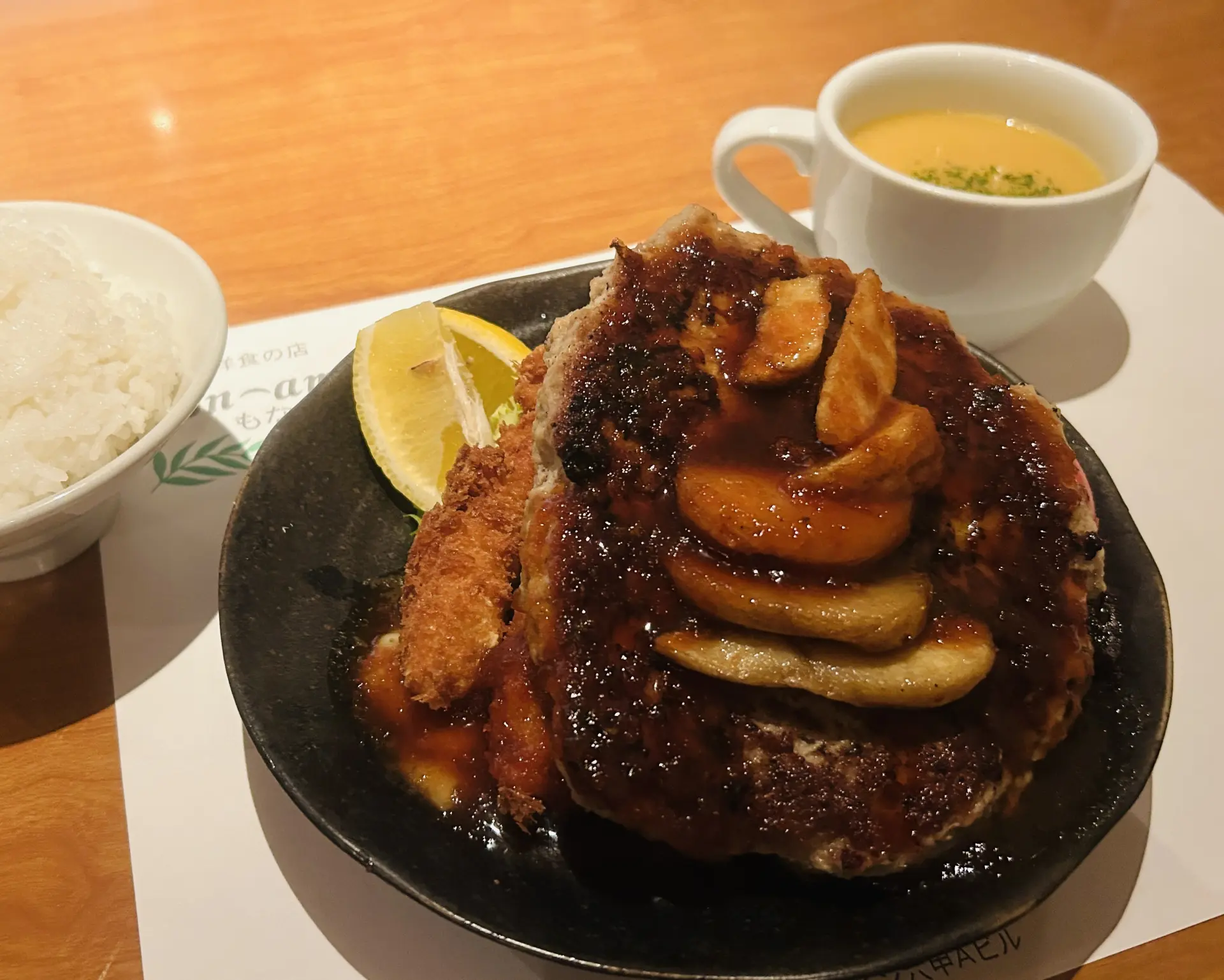 IJOCで肉汁をたっぷり蓄え、ソースともマッチングも完璧