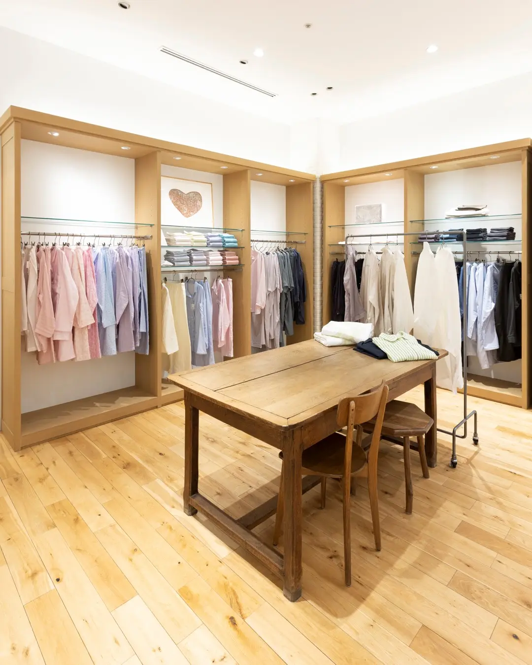 大人向けのパジャマやシャツも販売