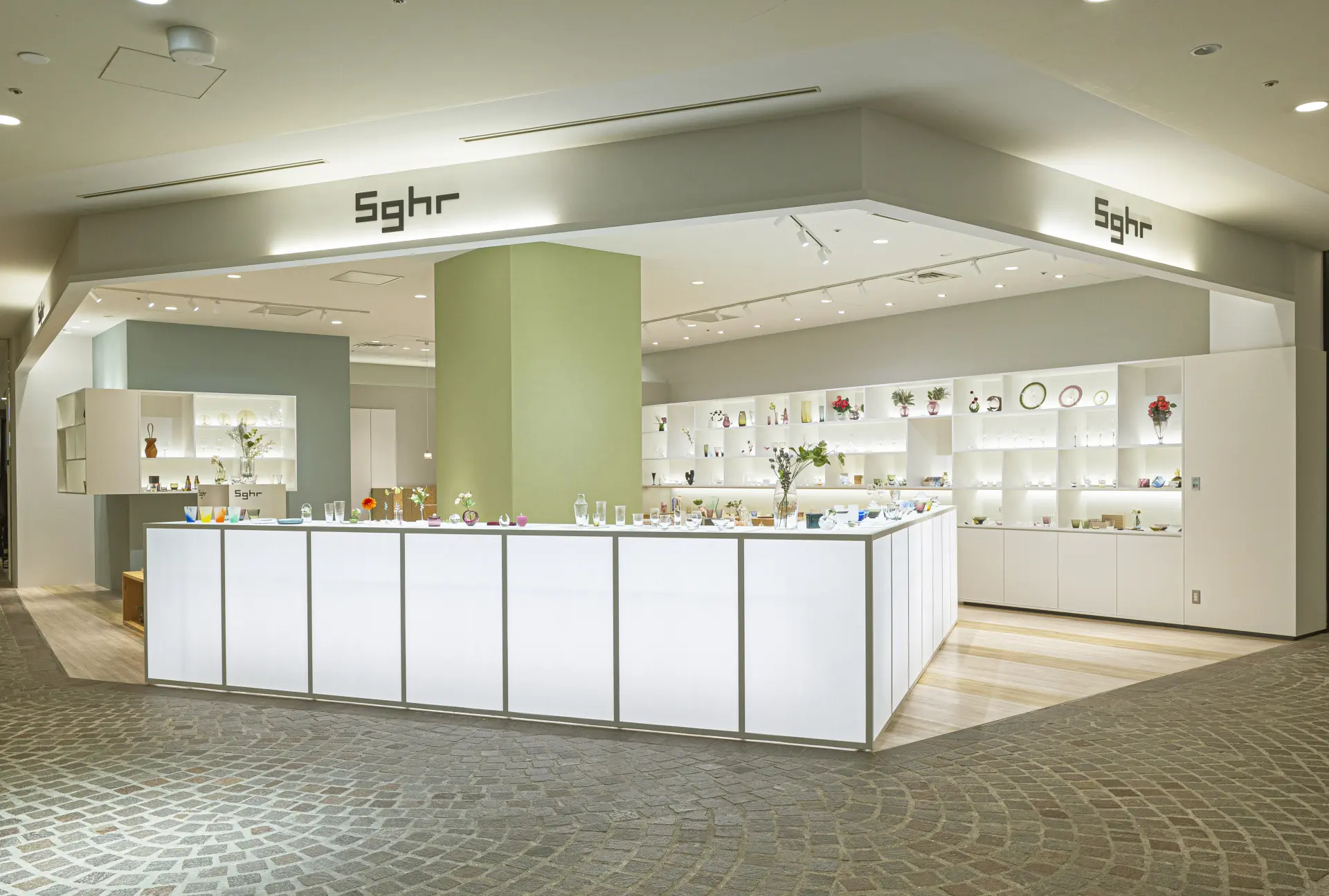 美術館のような美しいディスプレイ