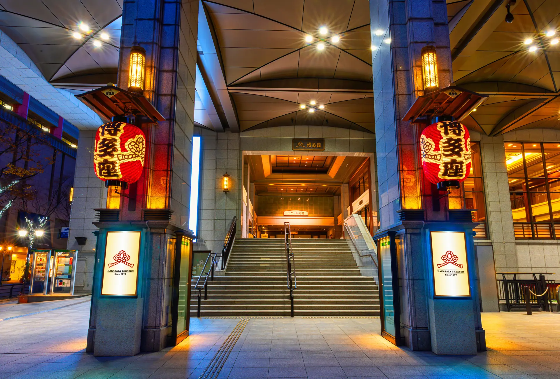 九州最大級の演劇専用劇場「博多座」