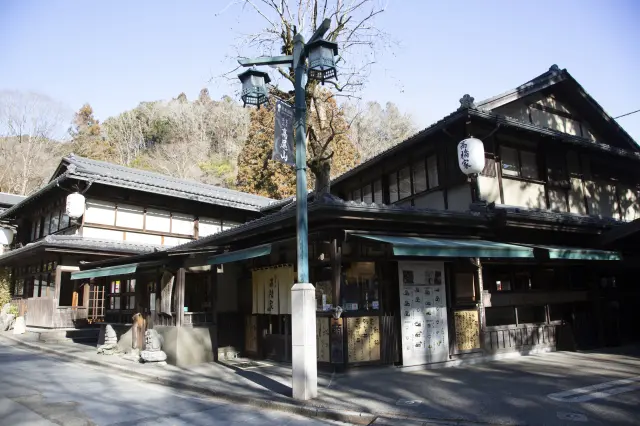 充滿風情的店面迎接著每位登山客的到訪