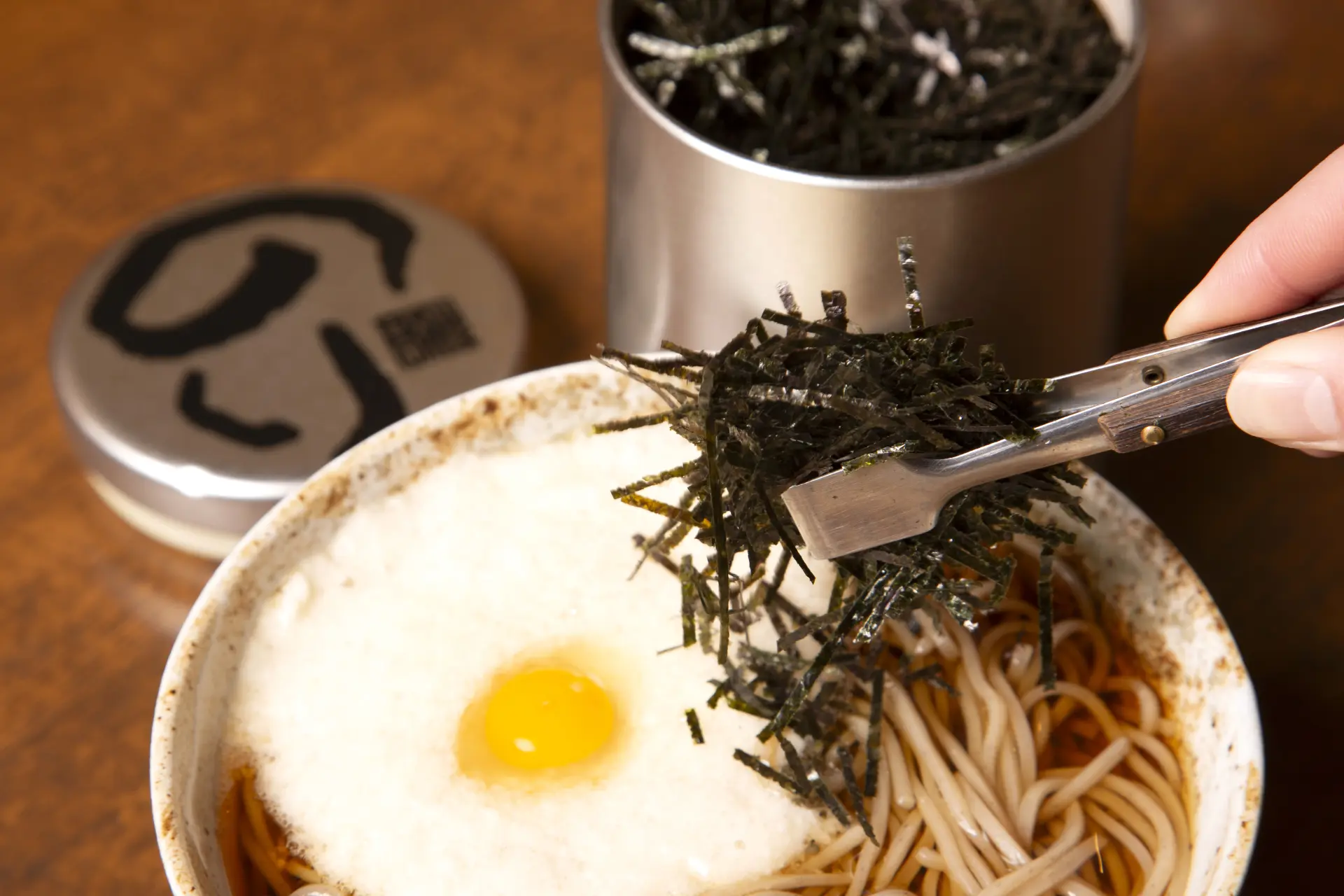 のりやワサビを入れて自分の好みに仕上げる