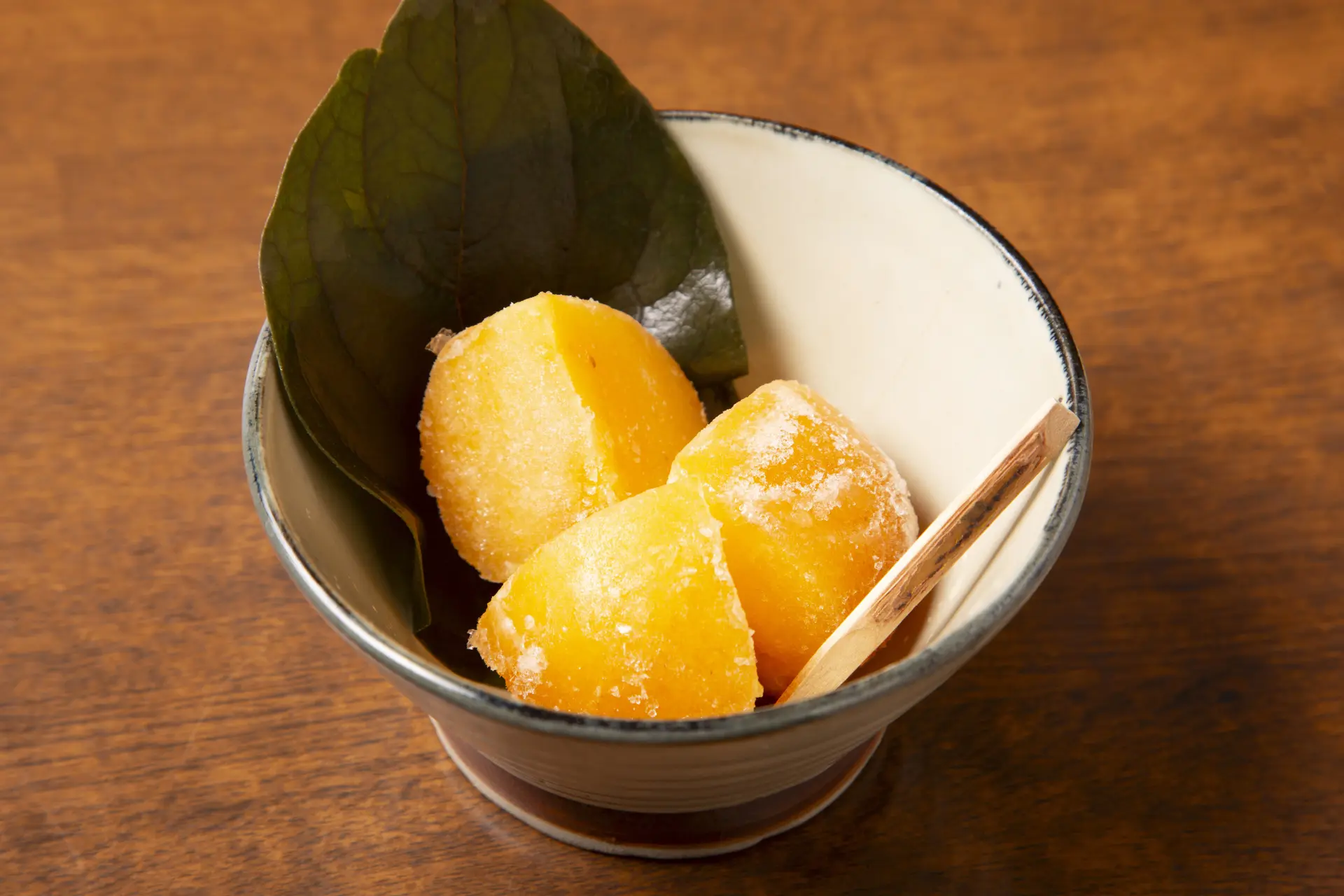 柿の木にちなんだ甘味「柿珠玉」もある