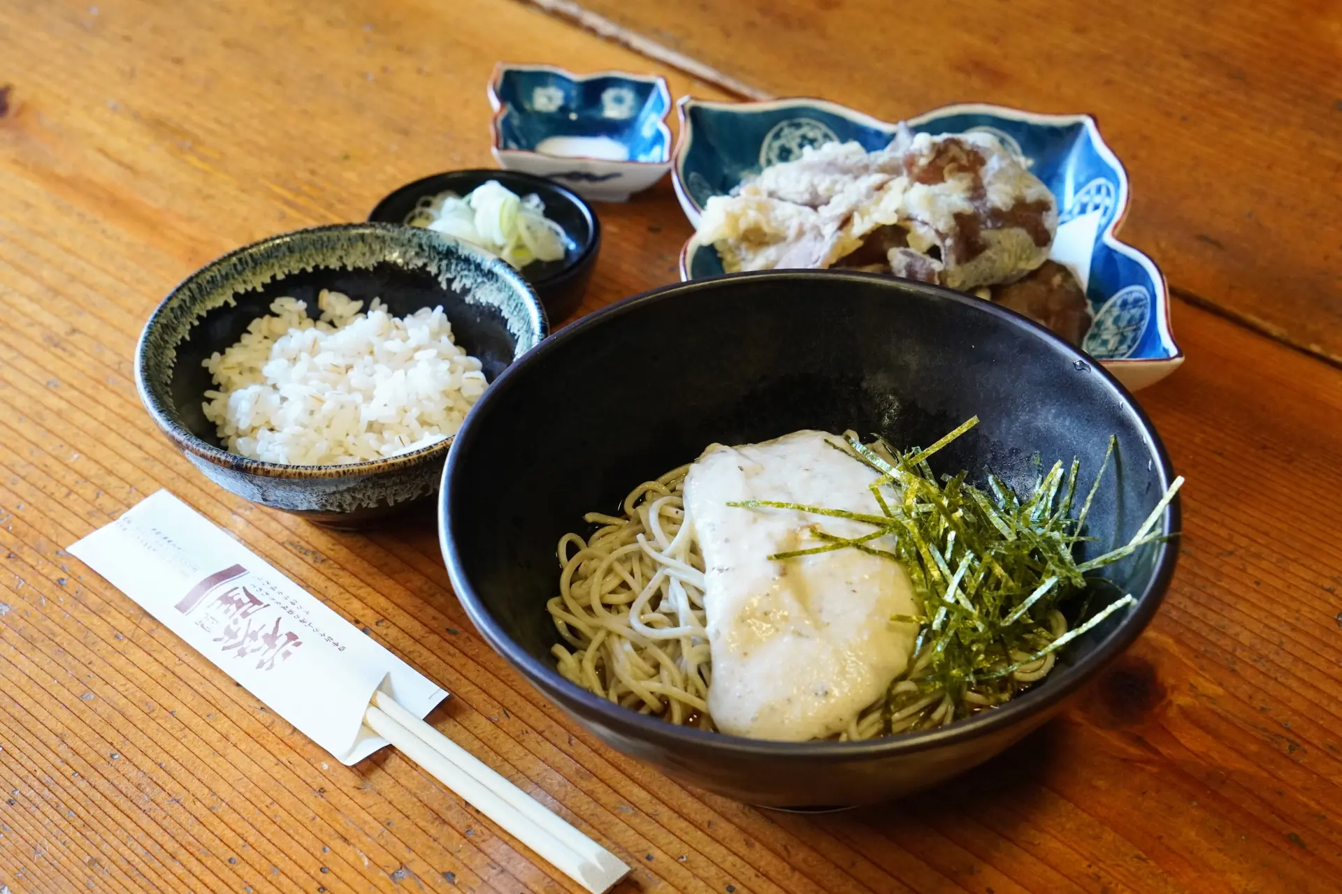 貴重な自然薯をたっぷり使用した名物蕎麦