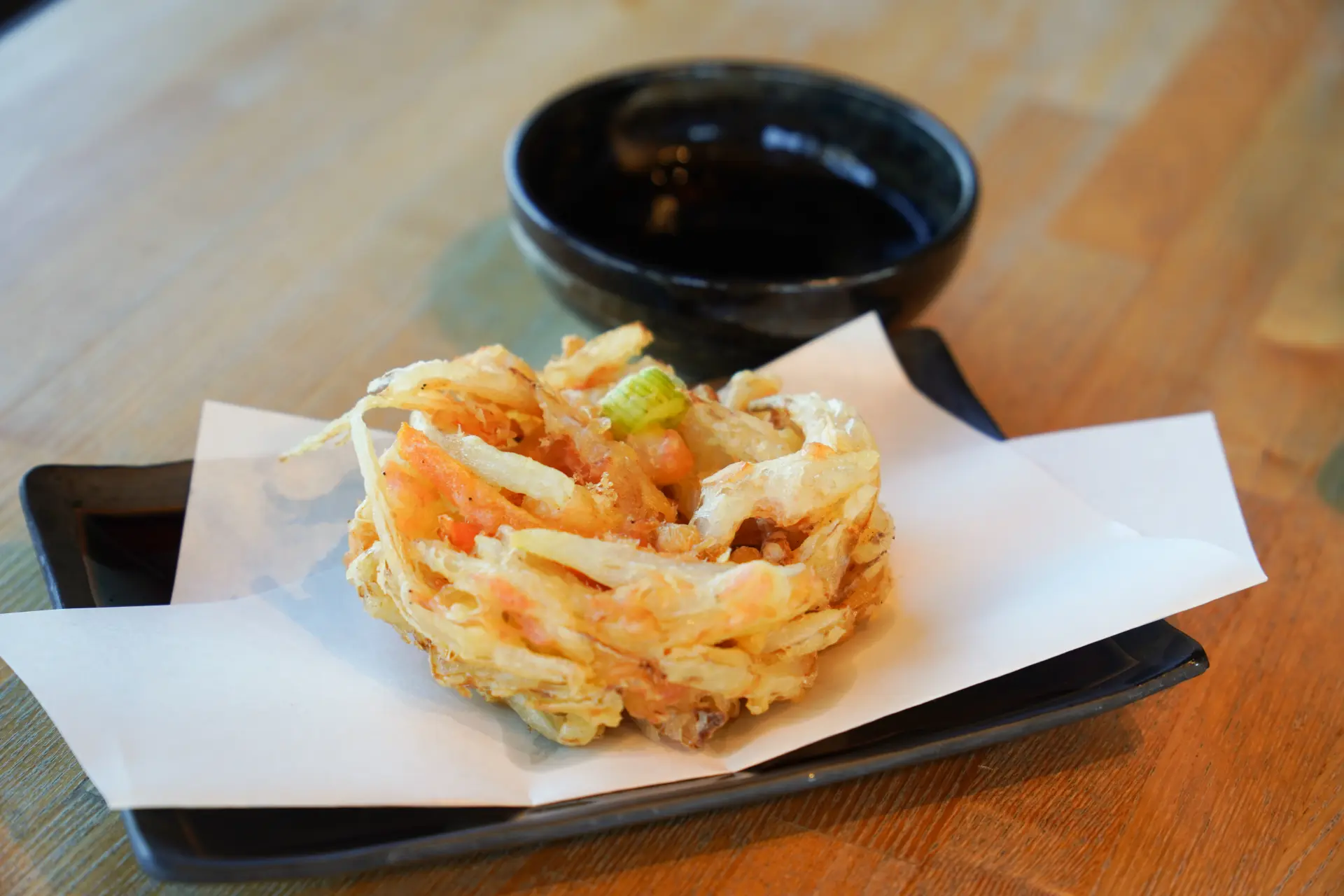 熱々、サクサクの揚げたてのかき揚げ