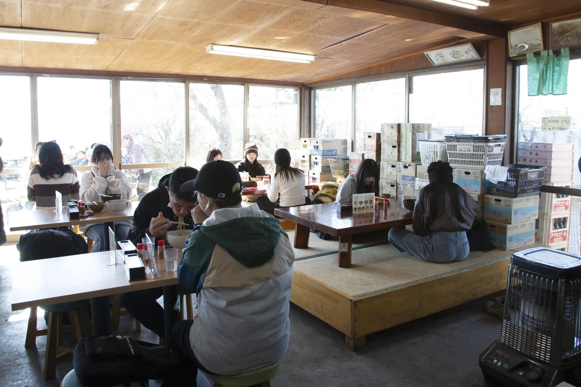 ゆっくりと食事するなら店内で