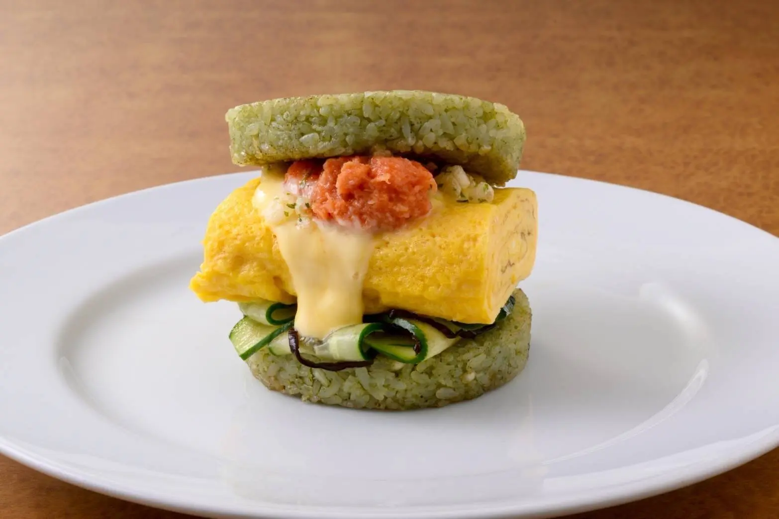 廣受喜愛的「鮭魚明太玉子燒米漢堡(鮭明太だし巻きえんむすびバーガー)」