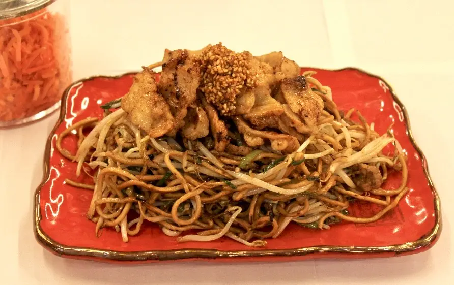 元氣滿滿的「內臟炒麵(ホルモン焼そば)」