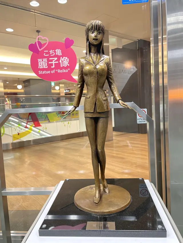 位於龜有地區中心入口的「麗子像」