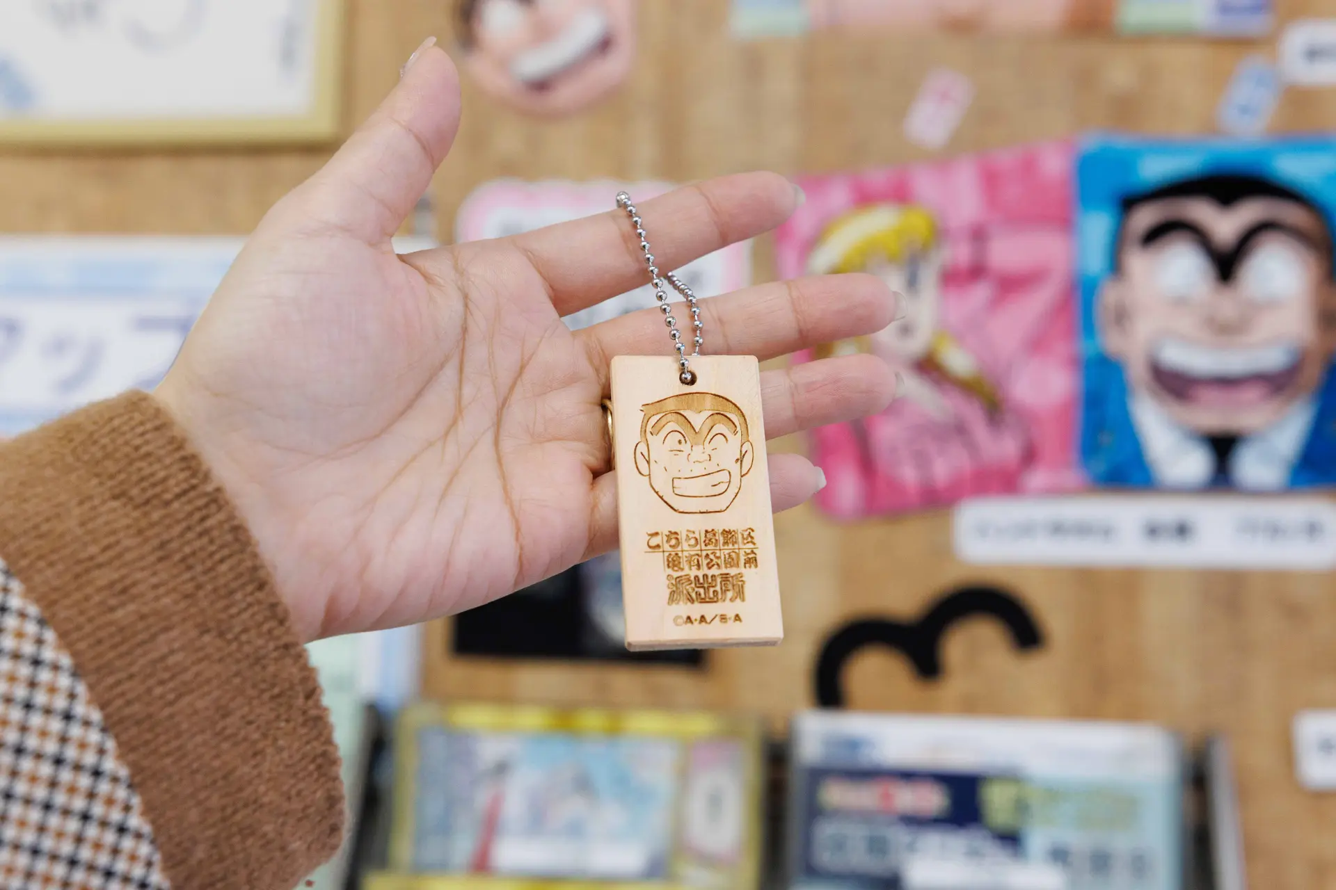 可作為鑰匙圈使用的「兩兄木札」極具人氣