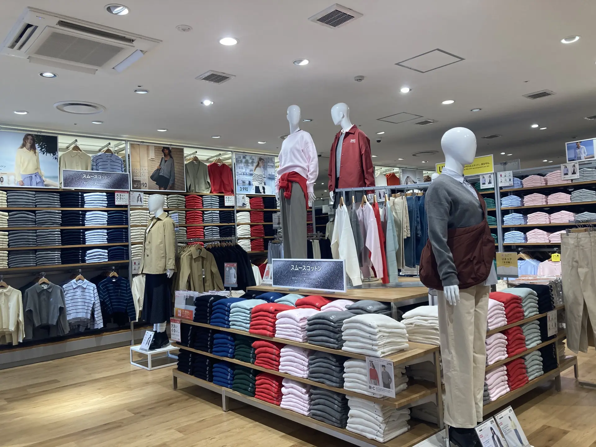 UNIQLO店內商品陳列一目了然